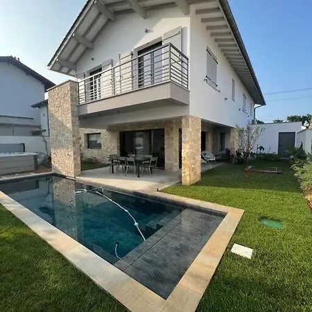 Sabaou Feng Shui Spa Piscine * 比亚里茨
